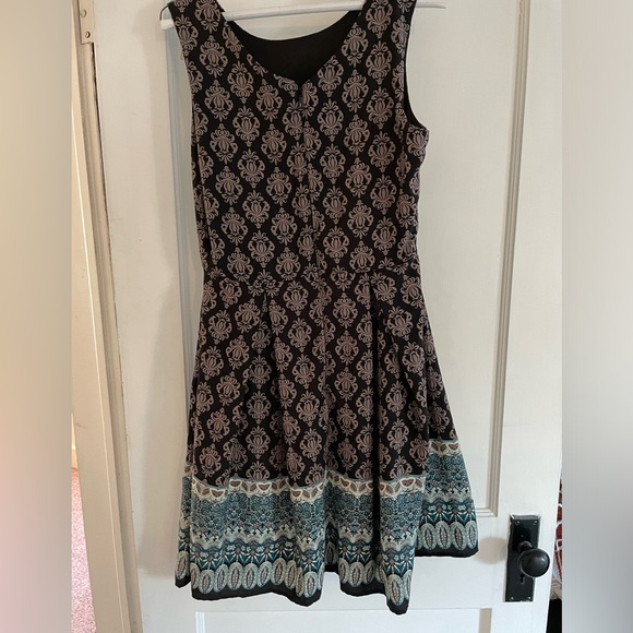 EUC Yellow Star Brand patterned fit & flare sleeveless dress, zip-up, size M - Picture 4 of 6